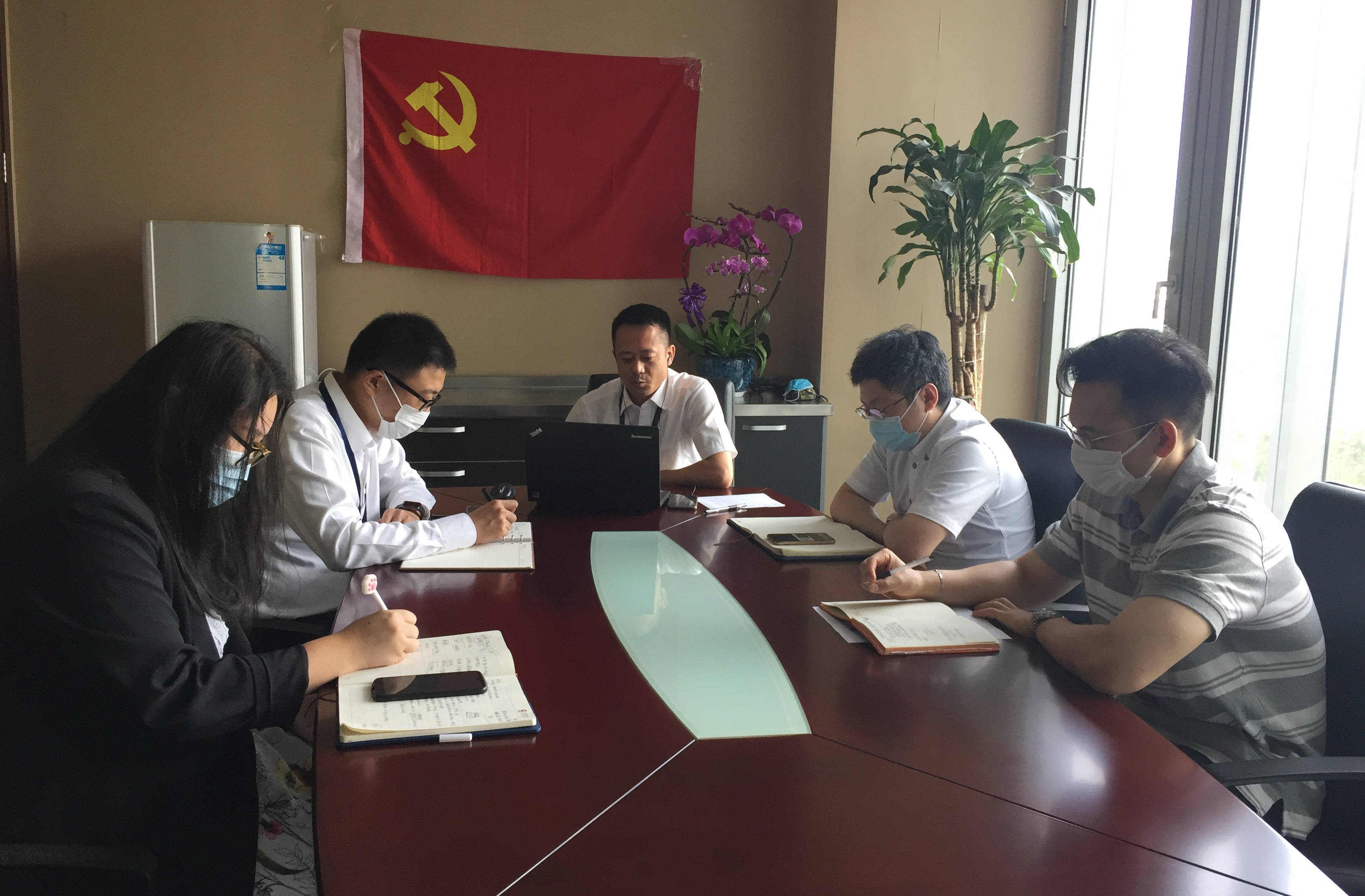 在工位上講故事在崗位上講初心 讓有故事的人講故事——上海股交中心“四史”學(xué)習(xí)教育故事會(huì)有新意_上海股權(quán)托管交易中心