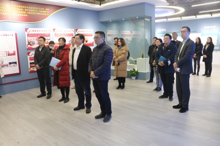 市經(jīng)濟(jì)和信息化委員會(huì)張宏韜總工程師一行調(diào)研上海股交中心