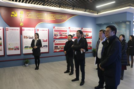 上海工業(yè)投資集團一行來訪股交中心洽談合作
