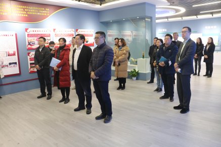 市經(jīng)濟和信息化委員會張宏韜總工程師一行調(diào)研上海股交中心